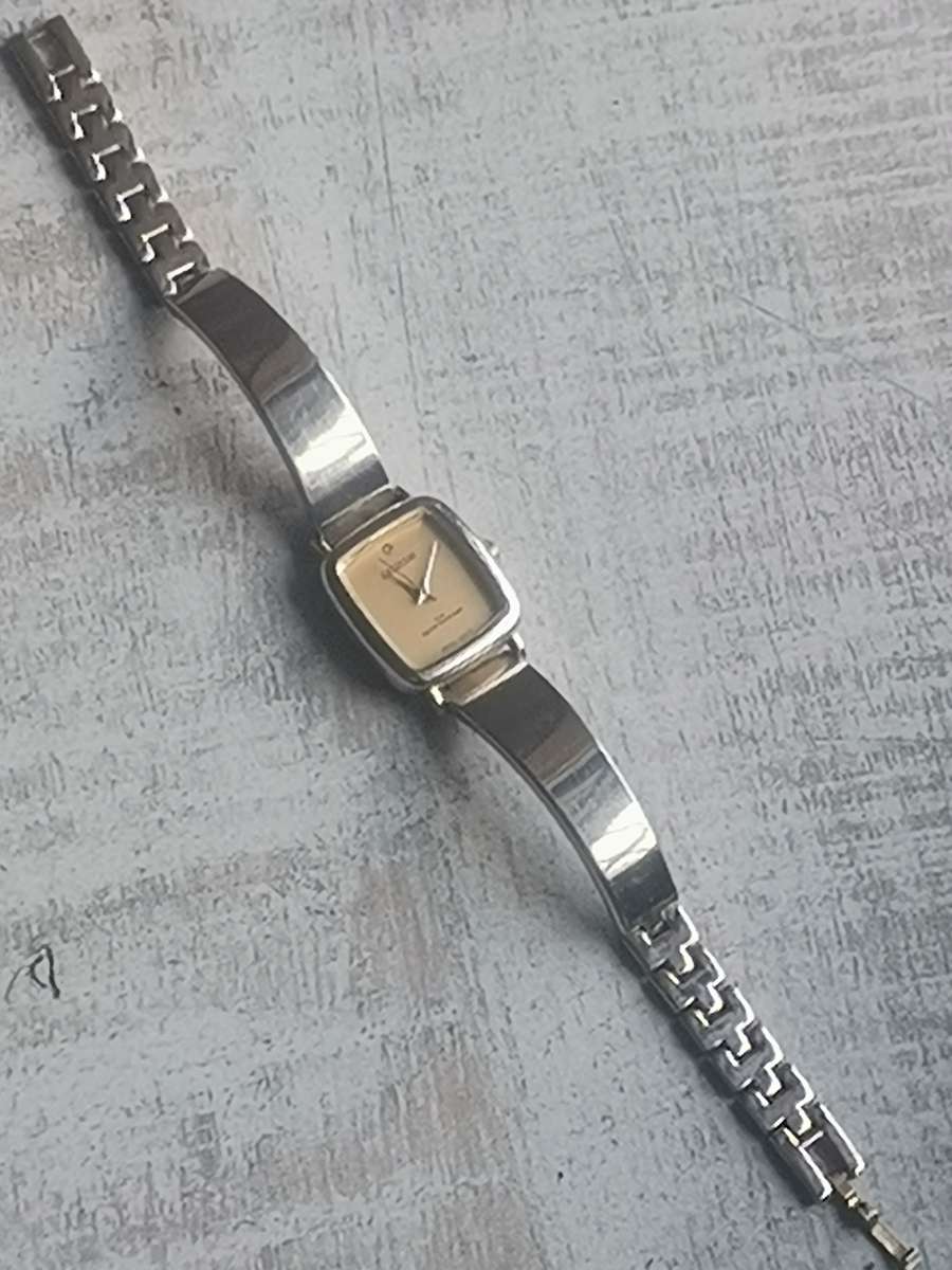 STUNNING LADIES CITIZEN WATCH IN EXCELLENT WORKING CONDITION