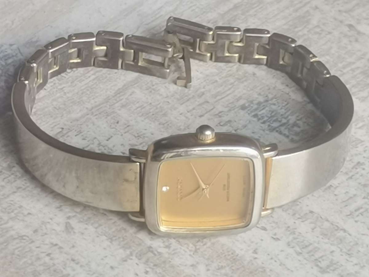 STUNNING LADIES CITIZEN WATCH IN EXCELLENT WORKING CONDITION