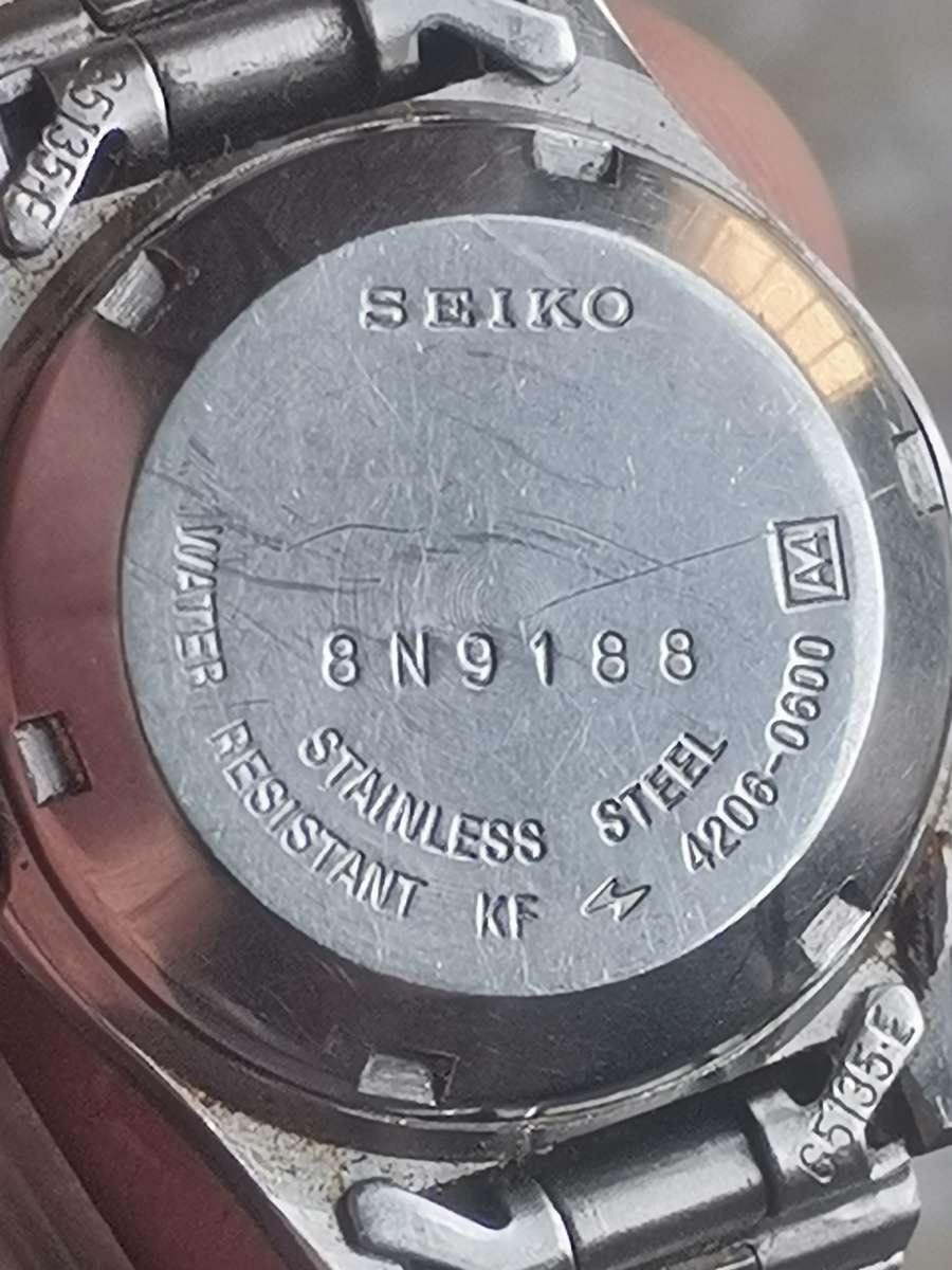 LADIES SEIKO 5 AUTOMATIC WATCH WITH DAY/DATE FUNCTION - WORKS WELL BUT NEED SERVICE