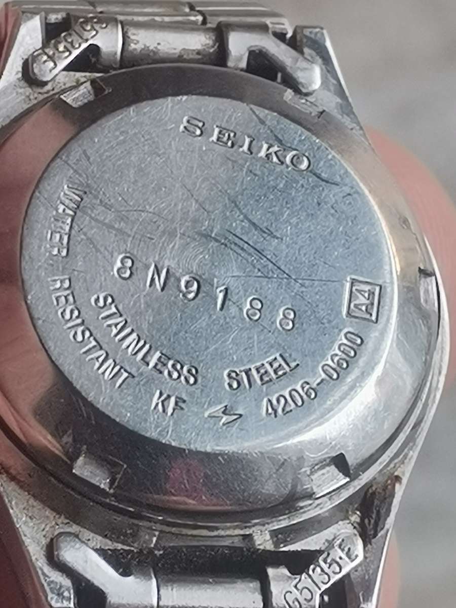LADIES SEIKO 5 AUTOMATIC WATCH WITH DAY/DATE FUNCTION - WORKS WELL BUT NEED SERVICE