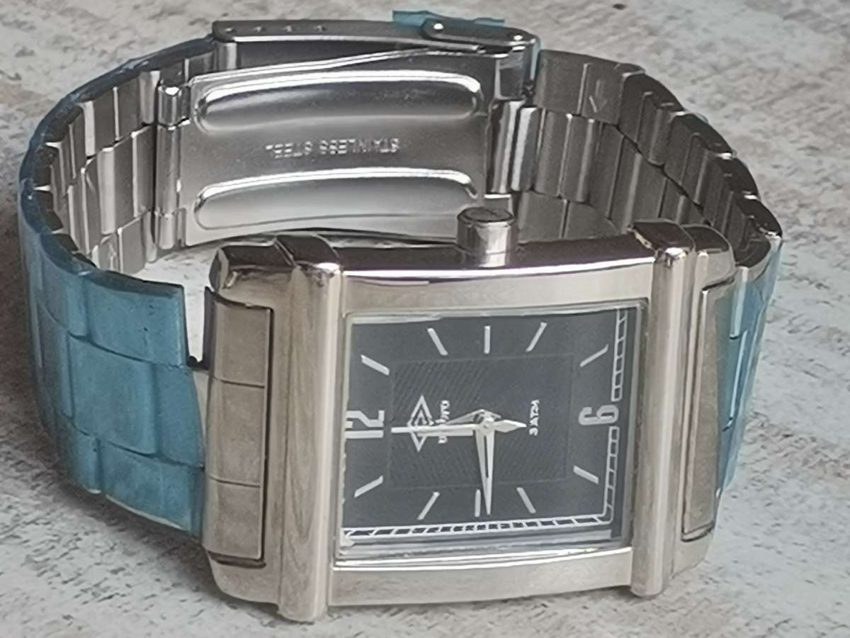 MENS UMBRO WATCH IN EXCELLENT WORKING CONDITION