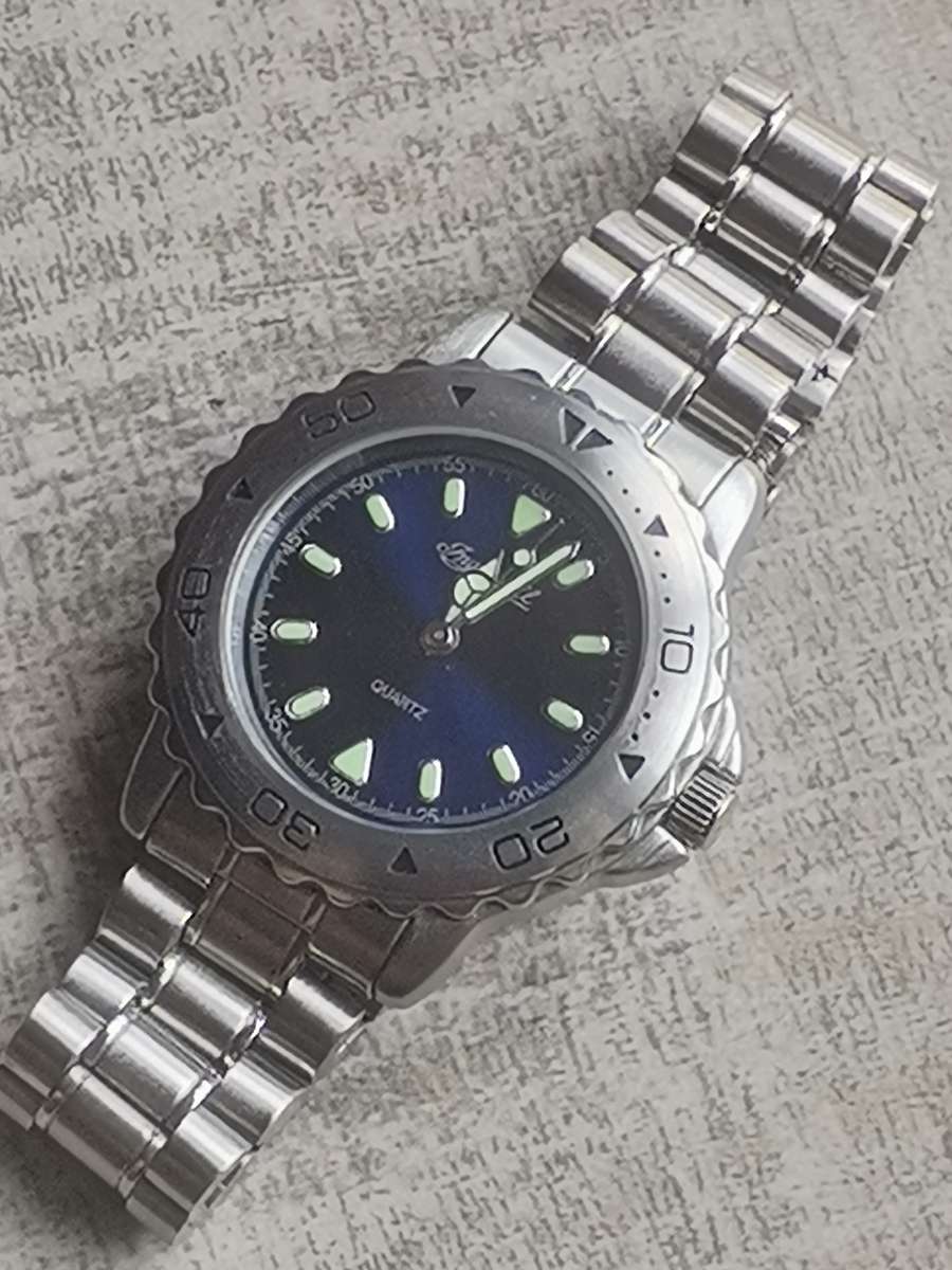 INGERSOL MENS WATCH WITH ROTATING BEZEL IN EXCELLENT WORKING CONDITION