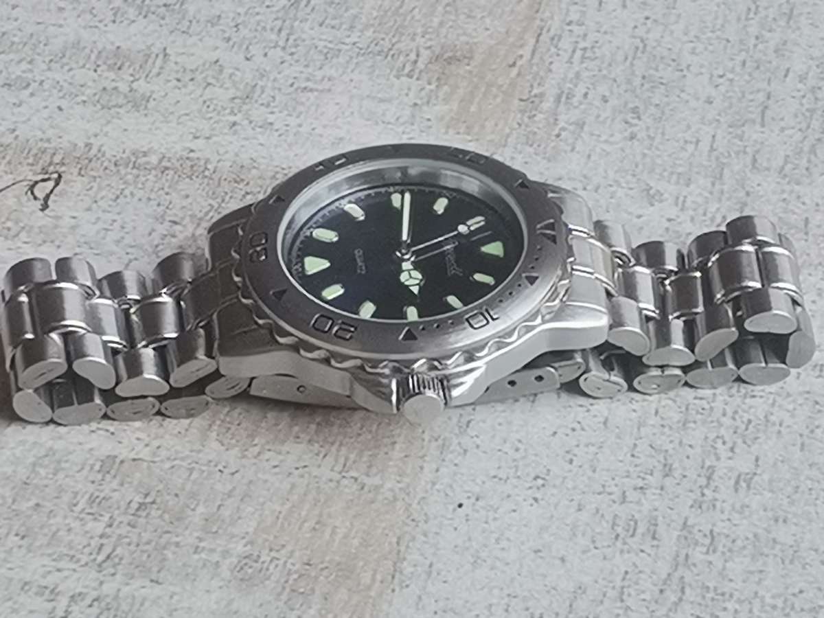 INGERSOL MENS WATCH WITH ROTATING BEZEL IN EXCELLENT WORKING CONDITION