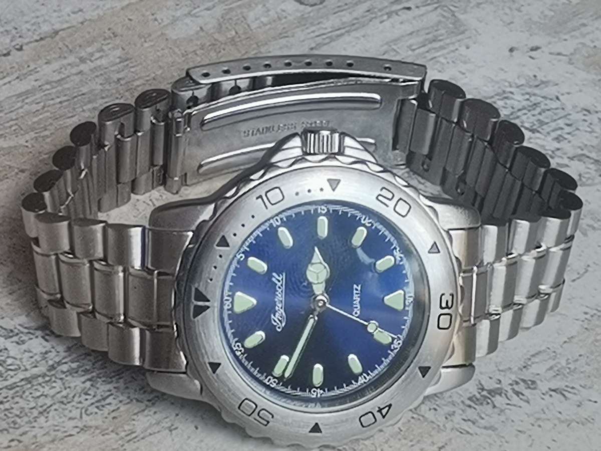 INGERSOL MENS WATCH WITH ROTATING BEZEL IN EXCELLENT WORKING CONDITION