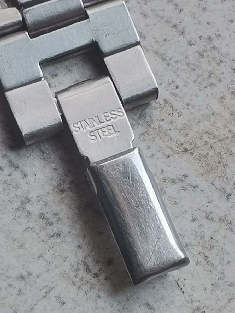 STYLISH LADIES QZ WATCH IN EXCELLENT WORKING CONDITION