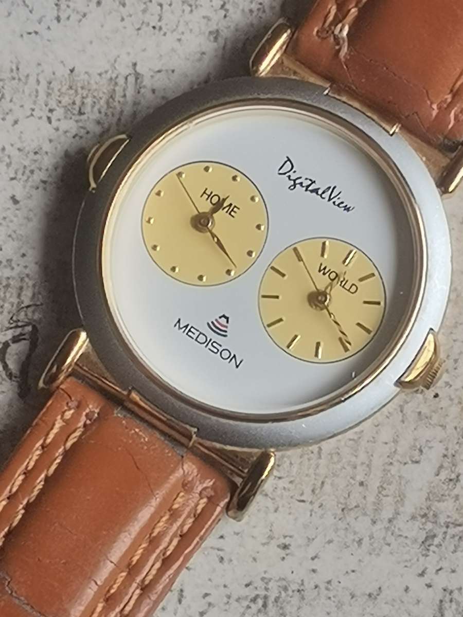 MENS DIGITAL VIEW DUAL TIME ZONE MENS WATCH IN EXCELLENT WORKING CONDITION