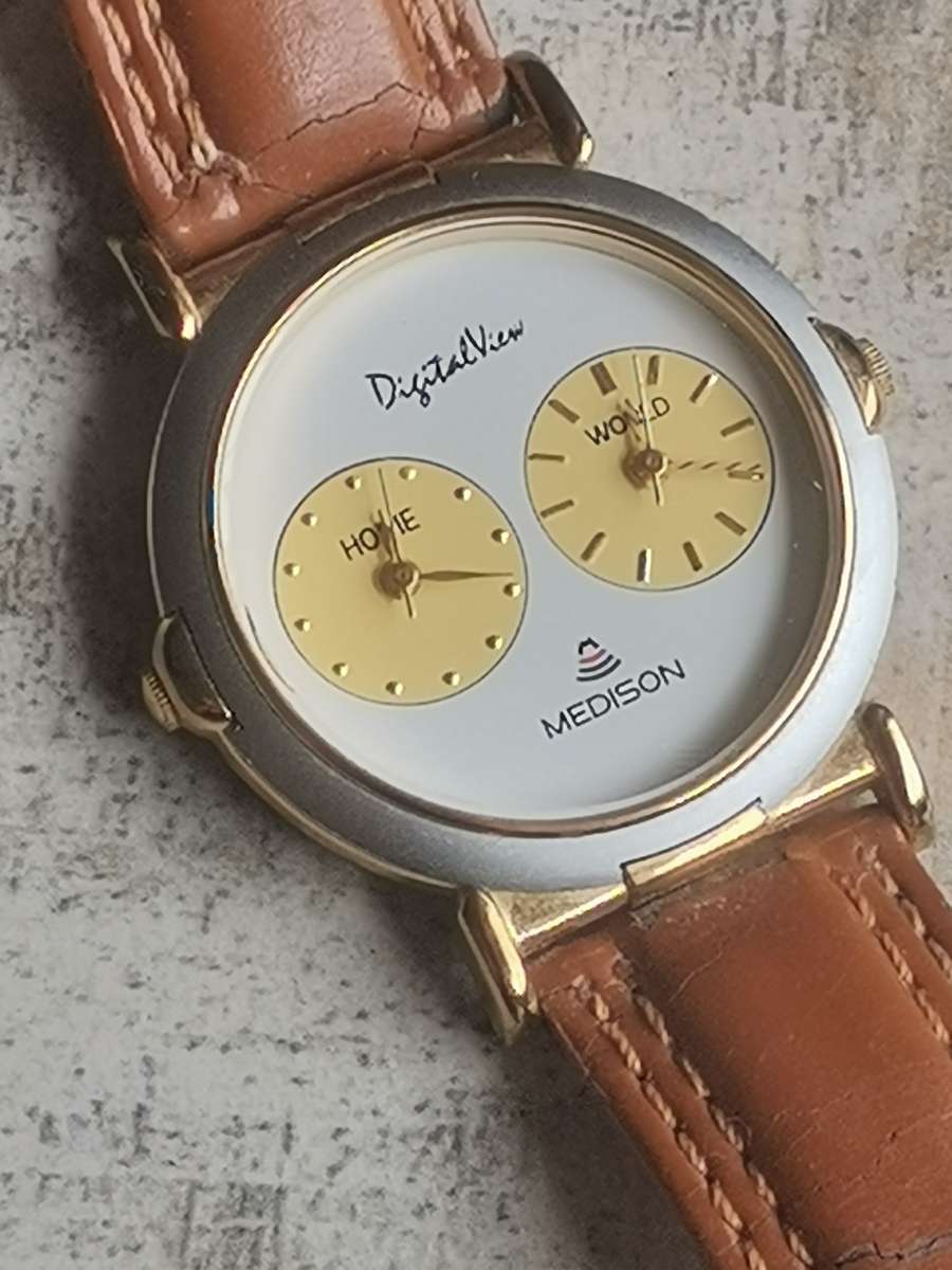 MENS DIGITAL VIEW DUAL TIME ZONE MENS WATCH IN EXCELLENT WORKING CONDITION