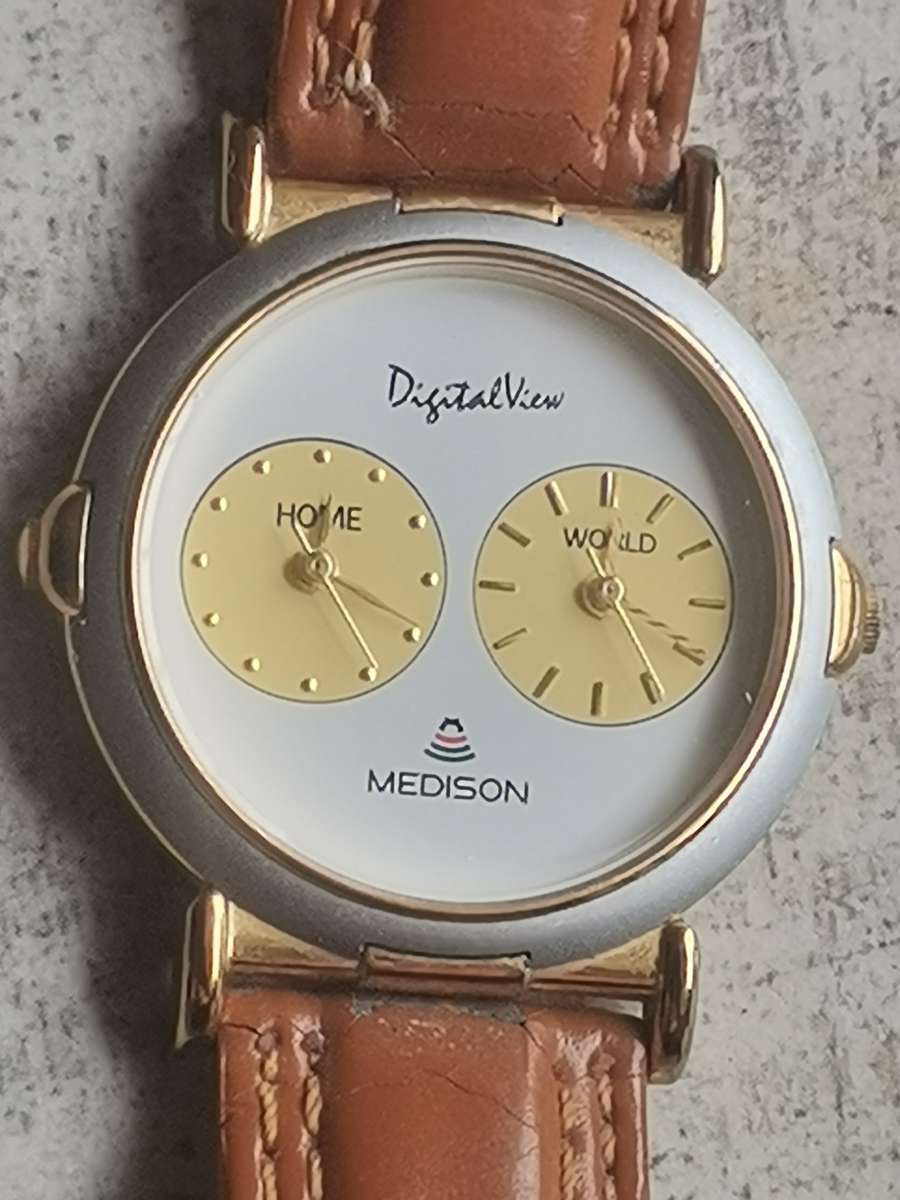 MENS DIGITAL VIEW DUAL TIME ZONE MENS WATCH IN EXCELLENT WORKING CONDITION