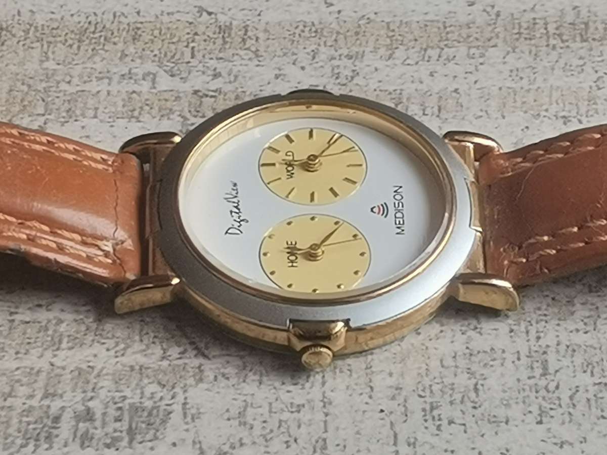 MENS DIGITAL VIEW DUAL TIME ZONE MENS WATCH IN EXCELLENT WORKING CONDITION