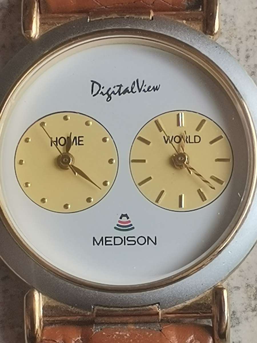 MENS DIGITAL VIEW DUAL TIME ZONE MENS WATCH IN EXCELLENT WORKING CONDITION