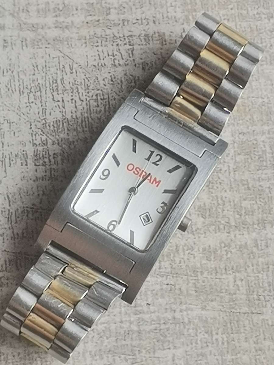 MENS STAINLESS STEEL WATCH IN EXCELLENT WORKING CONDITION