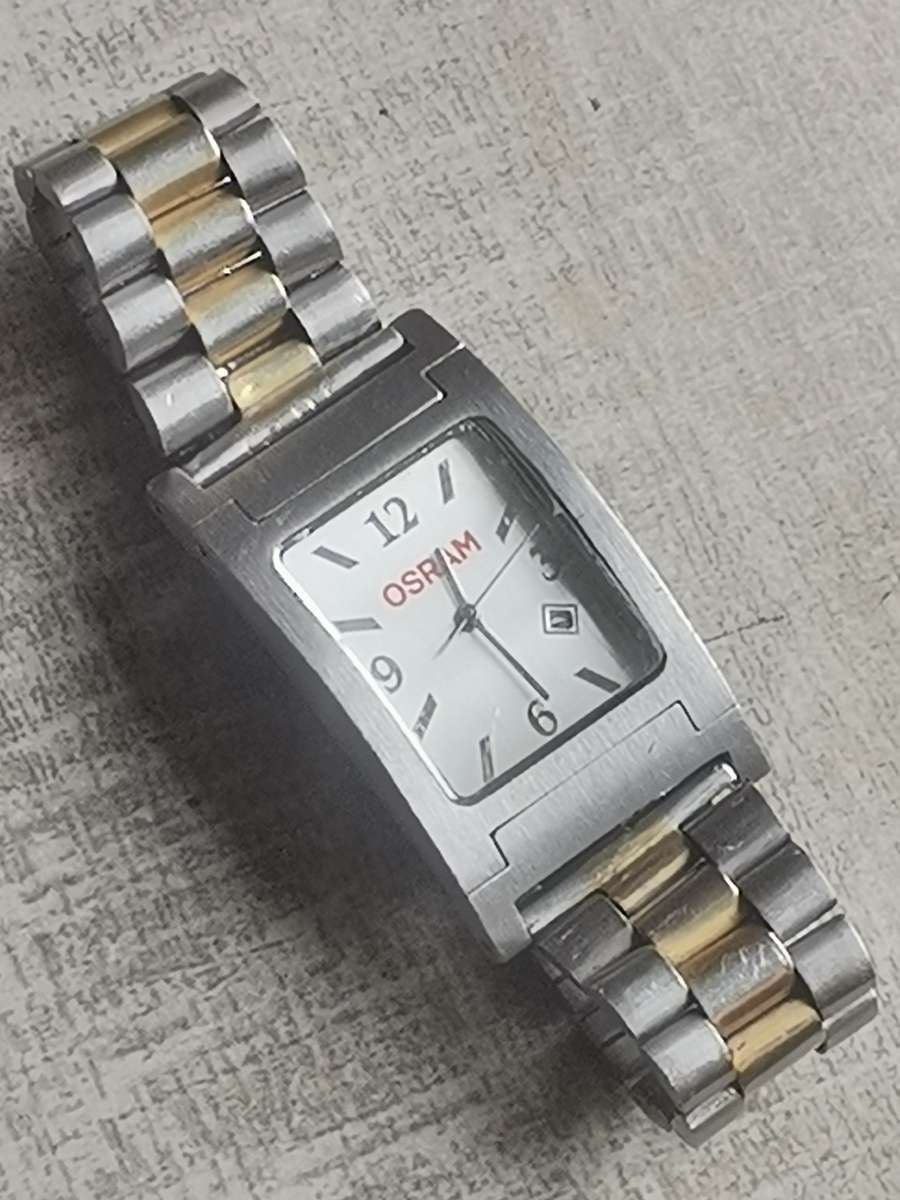 MENS STAINLESS STEEL WATCH IN EXCELLENT WORKING CONDITION