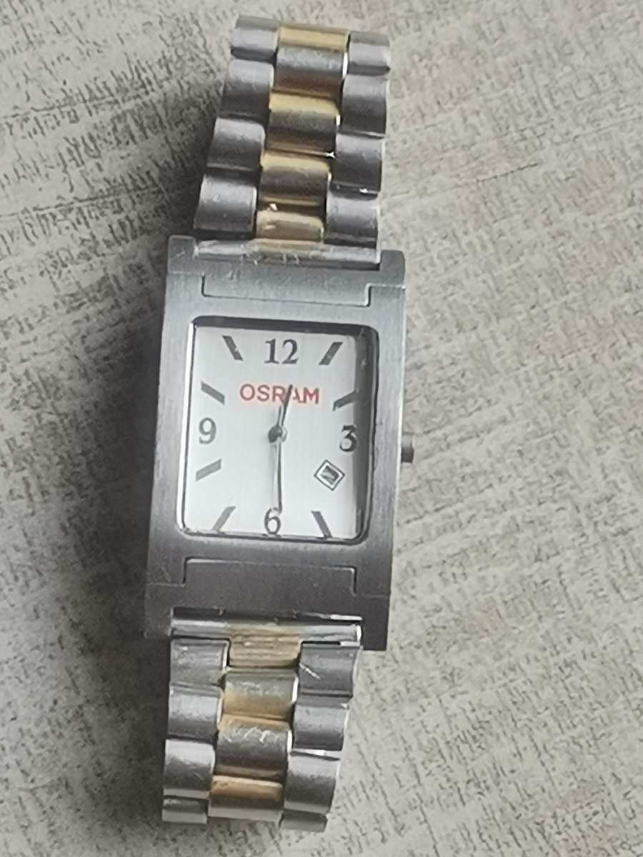 MENS STAINLESS STEEL WATCH IN EXCELLENT WORKING CONDITION