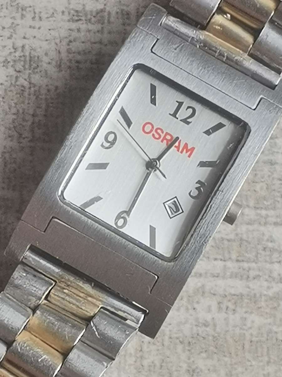 MENS STAINLESS STEEL WATCH IN EXCELLENT WORKING CONDITION