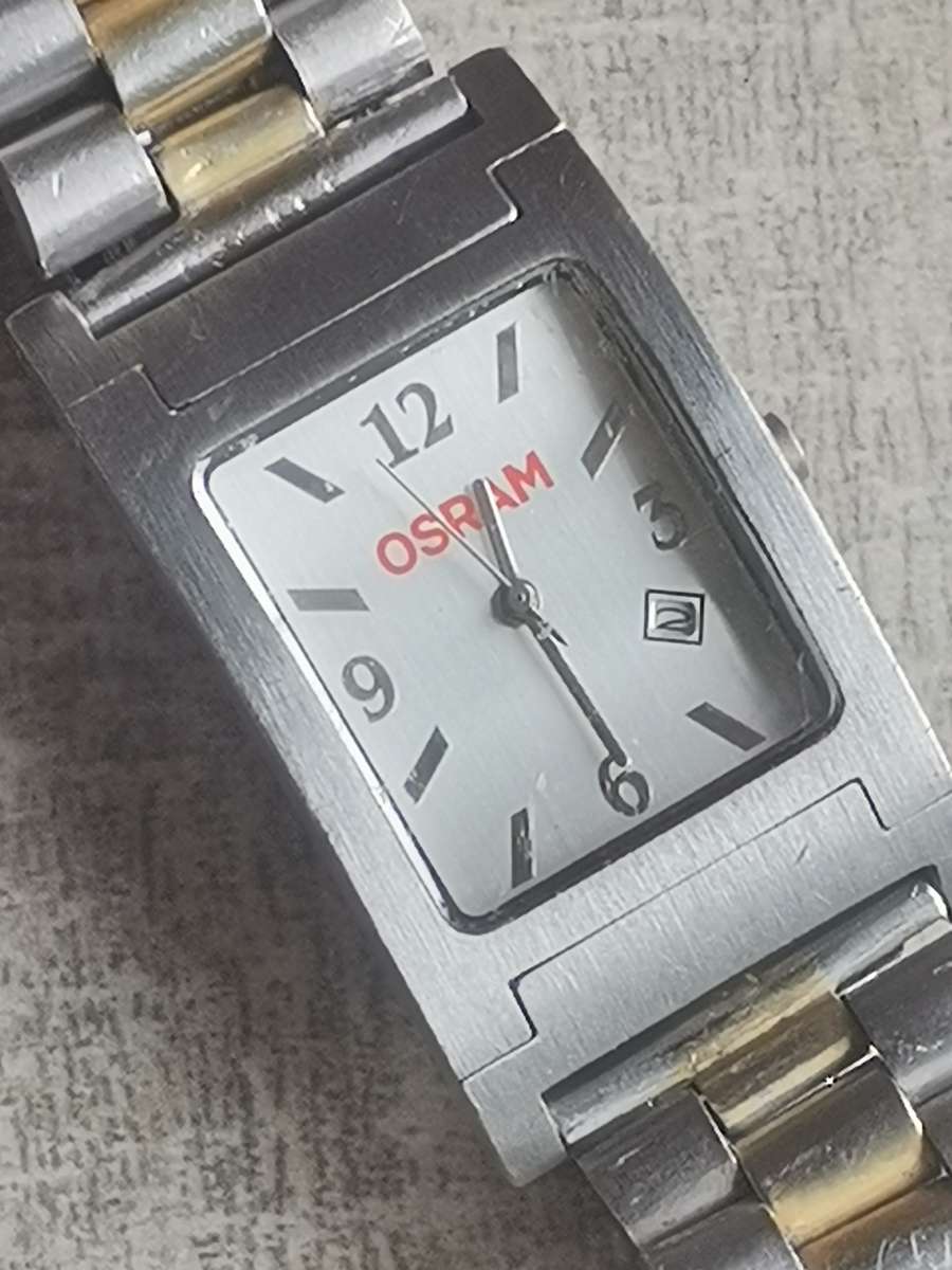 MENS STAINLESS STEEL WATCH IN EXCELLENT WORKING CONDITION