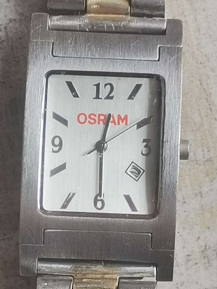 MENS STAINLESS STEEL WATCH IN EXCELLENT WORKING CONDITION