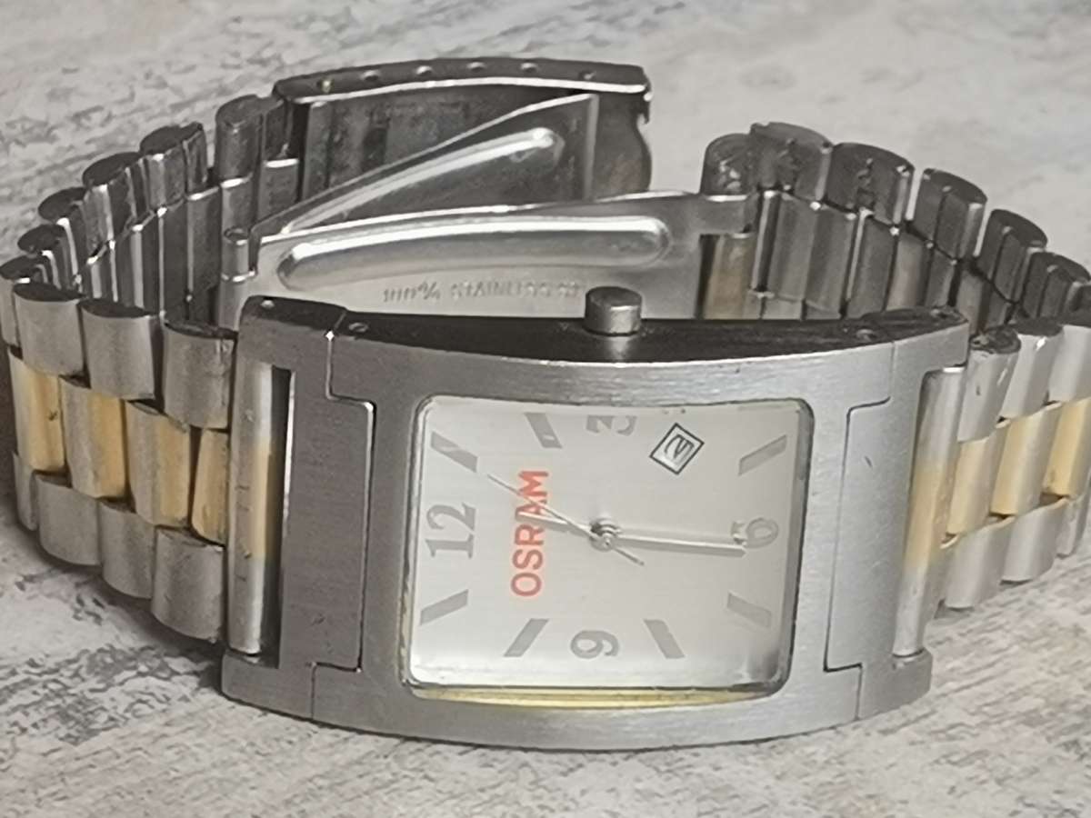 MENS STAINLESS STEEL WATCH IN EXCELLENT WORKING CONDITION