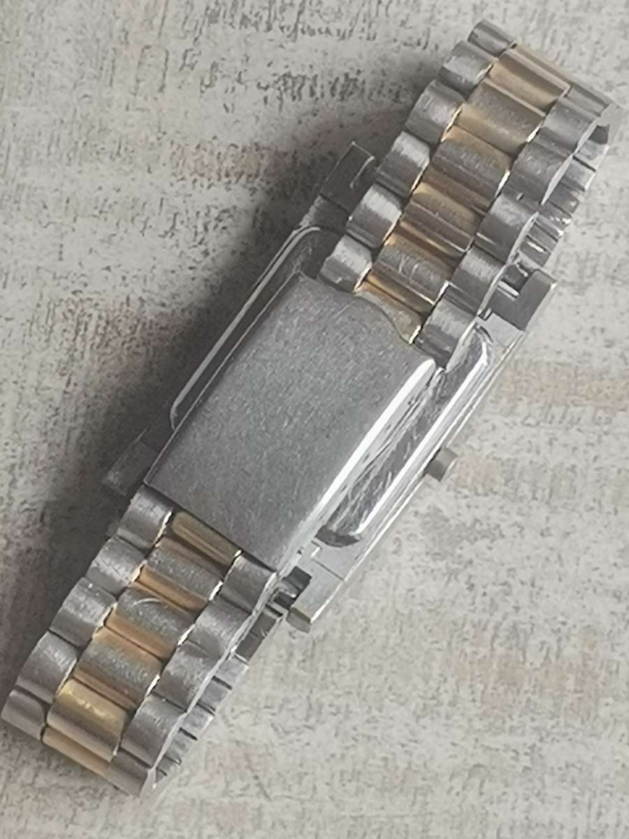 MENS STAINLESS STEEL WATCH IN EXCELLENT WORKING CONDITION