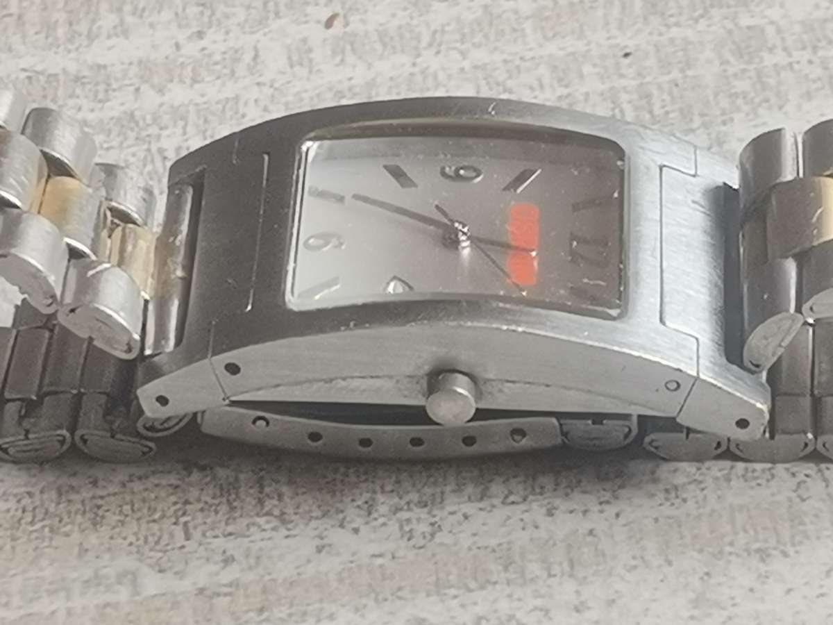 MENS STAINLESS STEEL WATCH IN EXCELLENT WORKING CONDITION