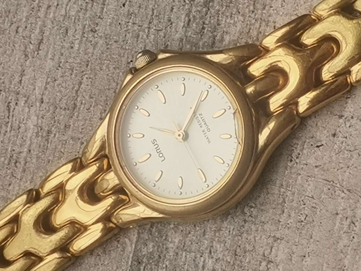 LADIES LORUS GOLD PLATED WATCH IN EXCELLENT WORKING CONDITION