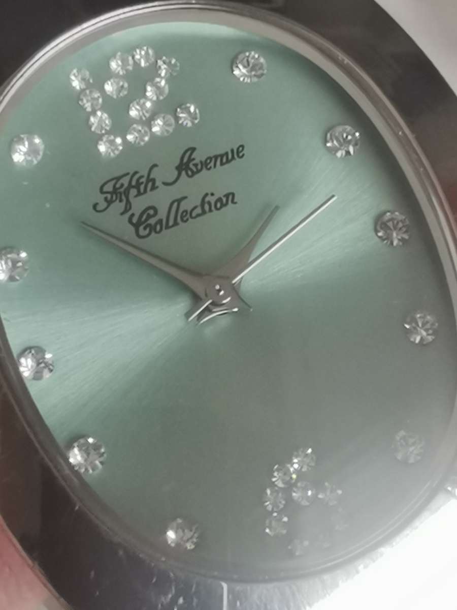 LADIES FIFTH AVENUE COLLECTION WATCH IN EXCELLENT WORKING CONDITION