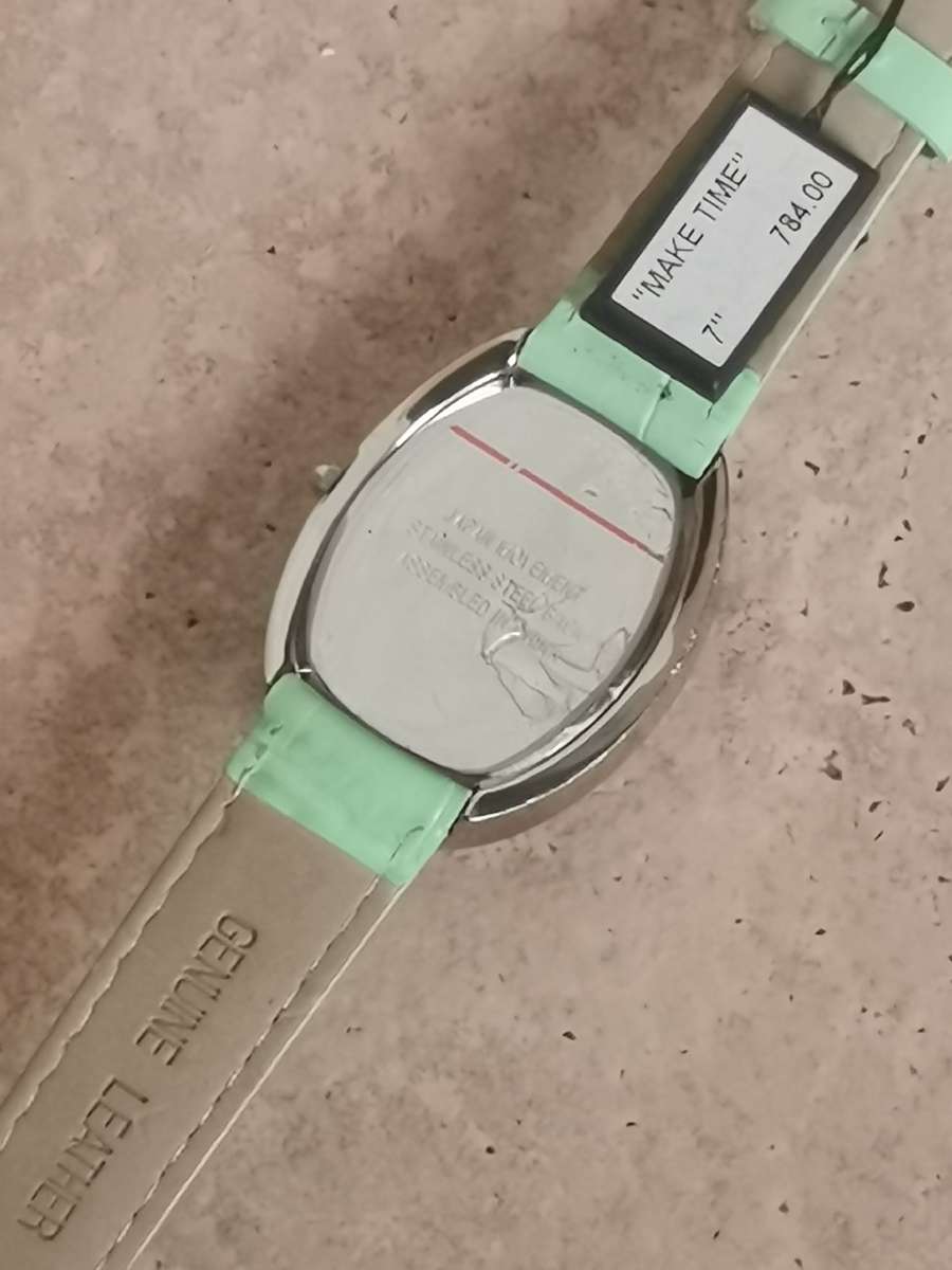 LADIES FIFTH AVENUE COLLECTION WATCH IN EXCELLENT WORKING CONDITION