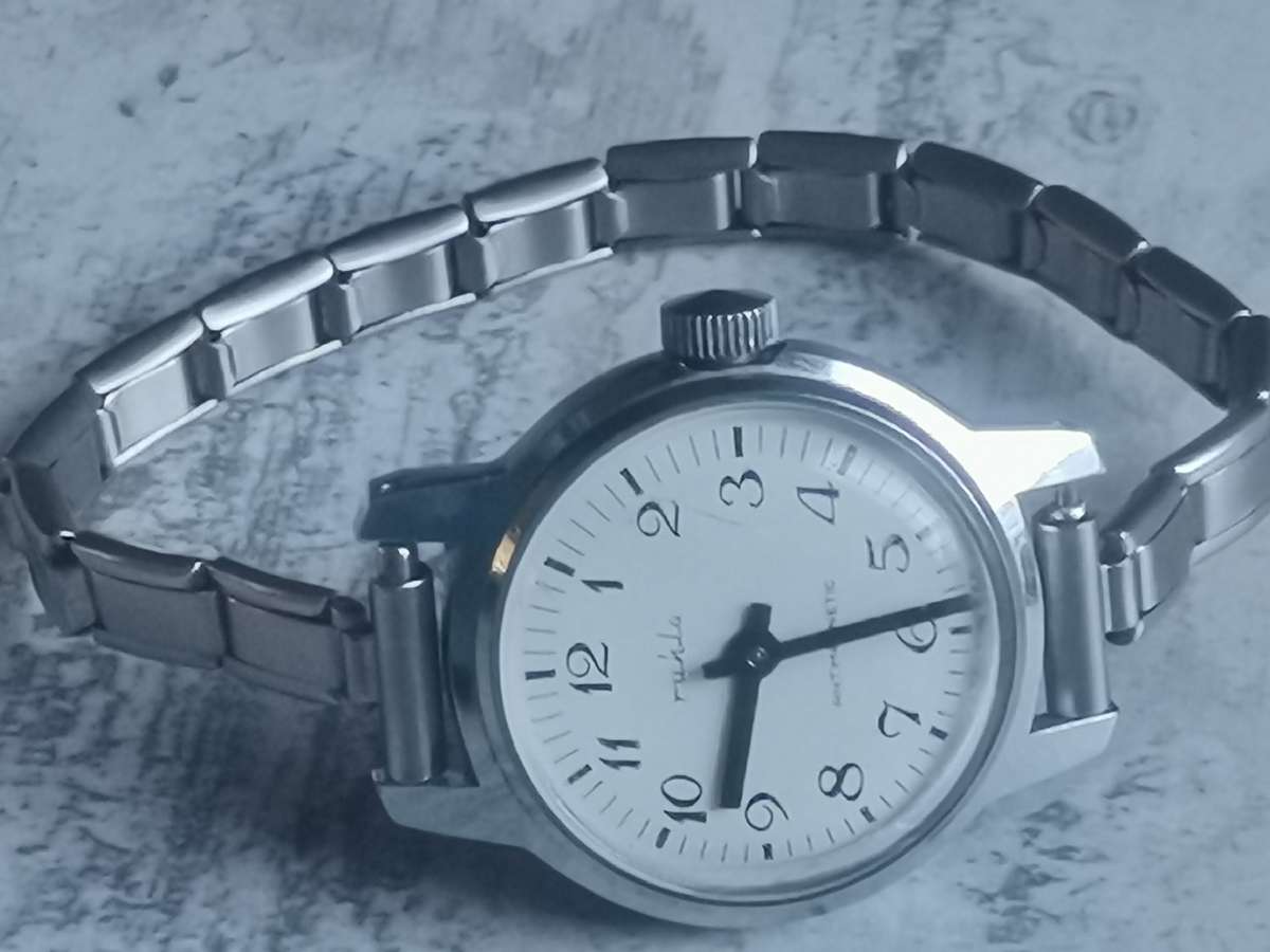 LADIES RUHLA GERMAN MADE WATCH IN WORKING CONDITION