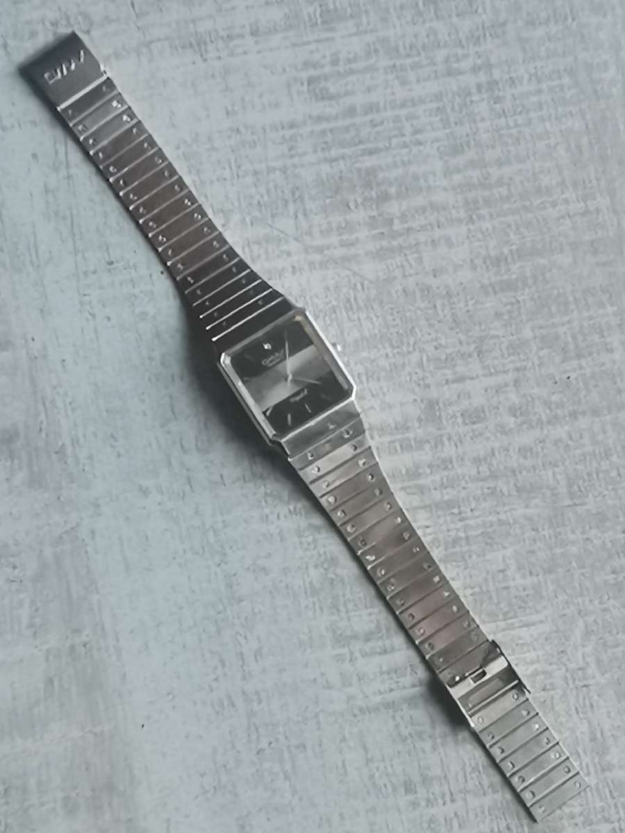 VINTAGE OMAX MENS WATCH IN EXCELLENT WORKING CONDITION