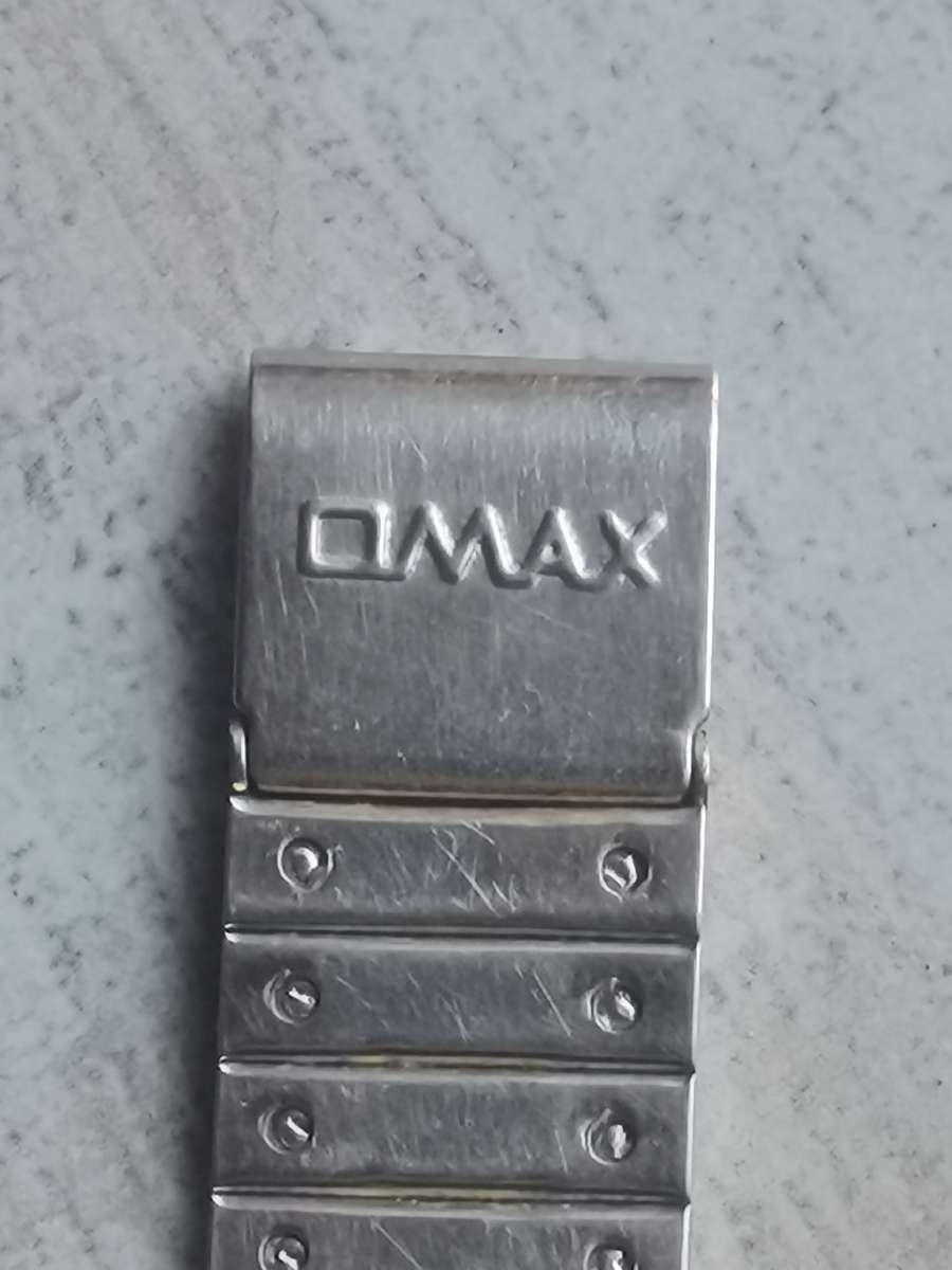 VINTAGE OMAX MENS WATCH IN EXCELLENT WORKING CONDITION