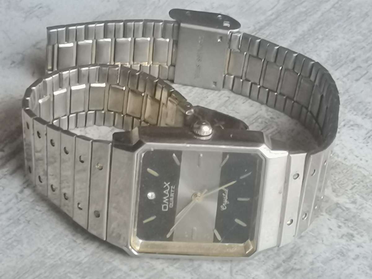 VINTAGE OMAX MENS WATCH IN EXCELLENT WORKING CONDITION