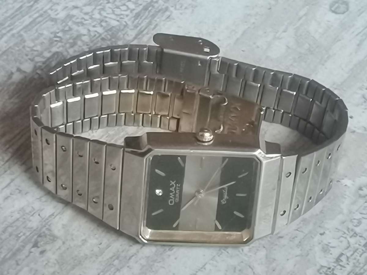 VINTAGE OMAX MENS WATCH IN EXCELLENT WORKING CONDITION