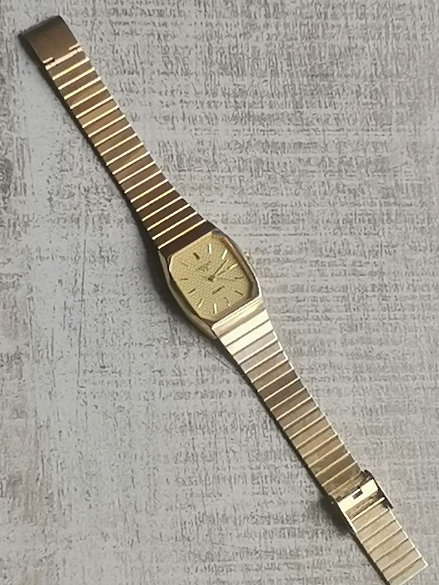 MENS GOLD QUARTZ WATCH IN EXCELLENT WORKING CONDITION