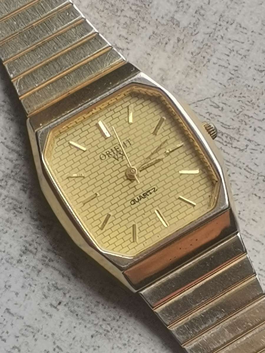 MENS GOLD QUARTZ WATCH IN EXCELLENT WORKING CONDITION