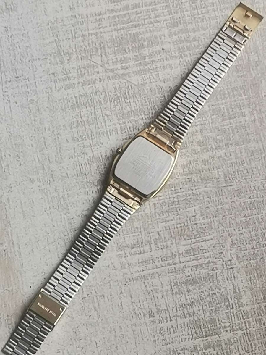 MENS GOLD QUARTZ WATCH IN EXCELLENT WORKING CONDITION