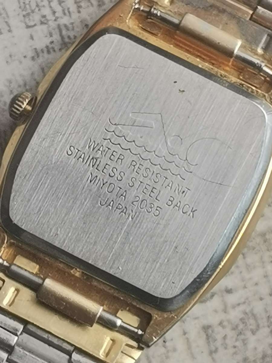 MENS GOLD QUARTZ WATCH IN EXCELLENT WORKING CONDITION