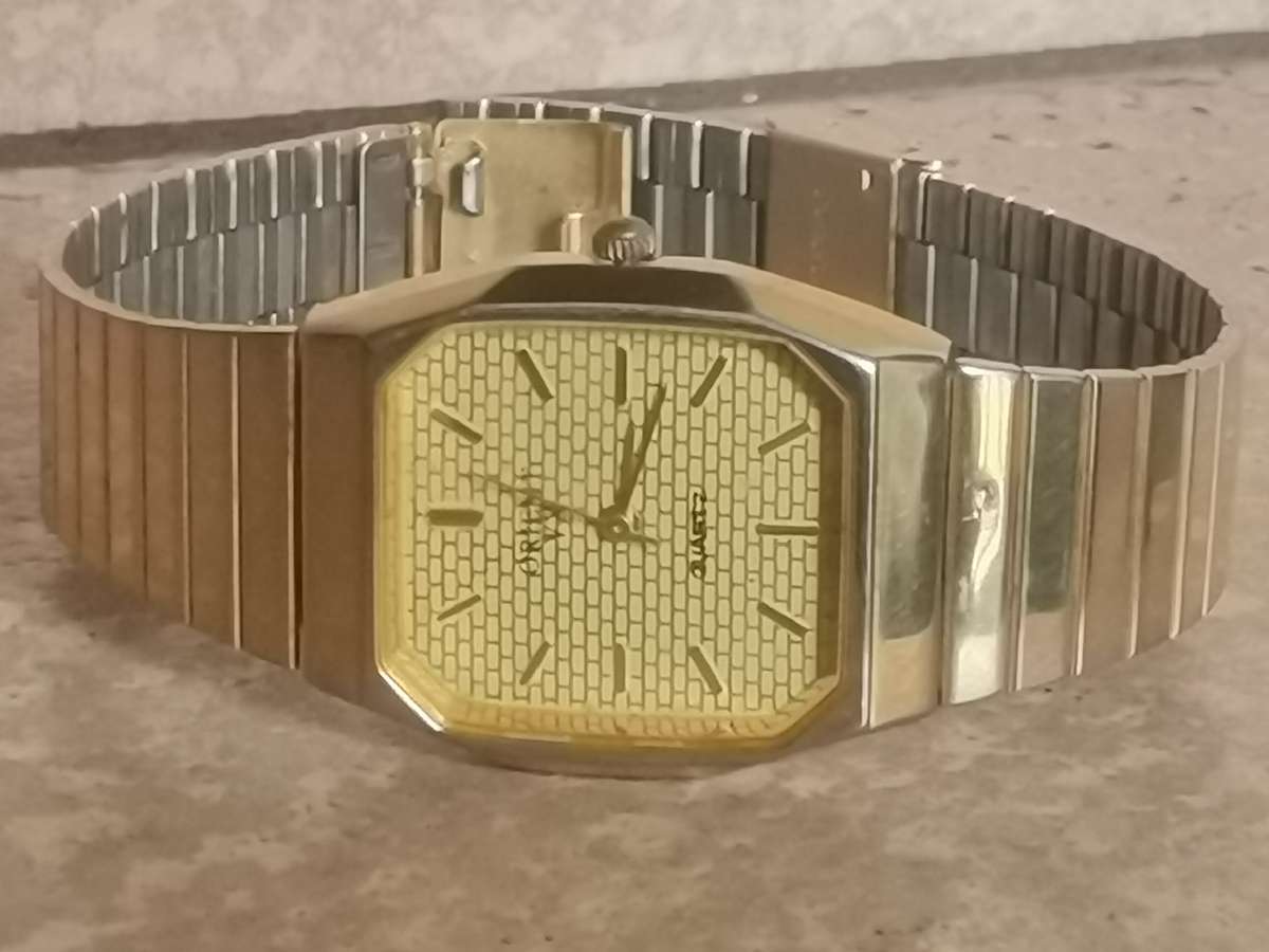 MENS GOLD QUARTZ WATCH IN EXCELLENT WORKING CONDITION