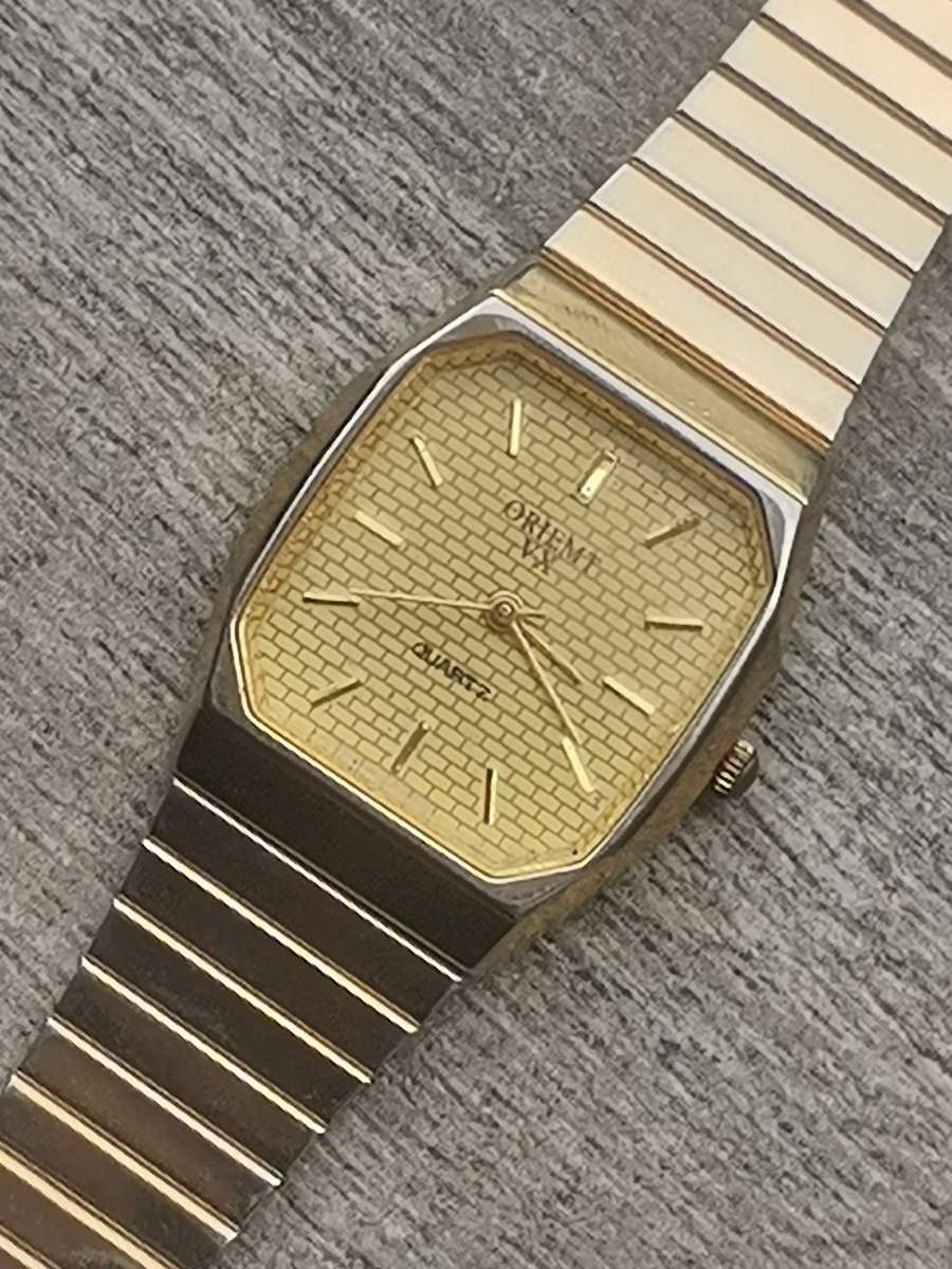MENS GOLD QUARTZ WATCH IN EXCELLENT WORKING CONDITION