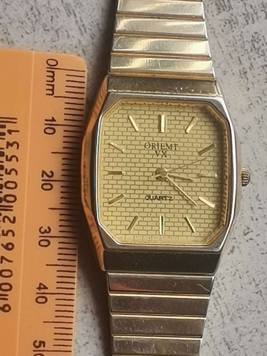 MENS GOLD QUARTZ WATCH IN EXCELLENT WORKING CONDITION