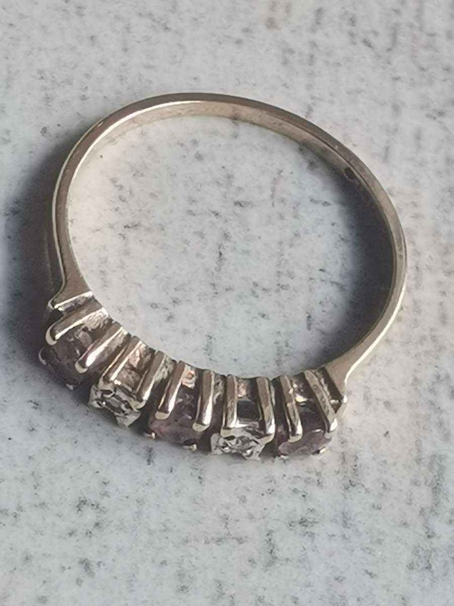 LADIES 9CT GOLD DIAMOND AND RUBY RING