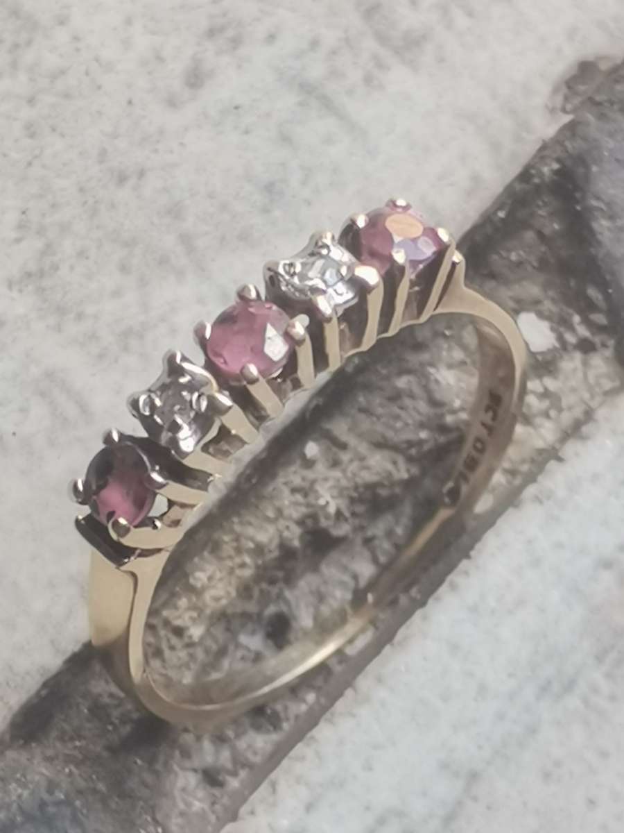 LADIES 9CT GOLD DIAMOND AND RUBY RING