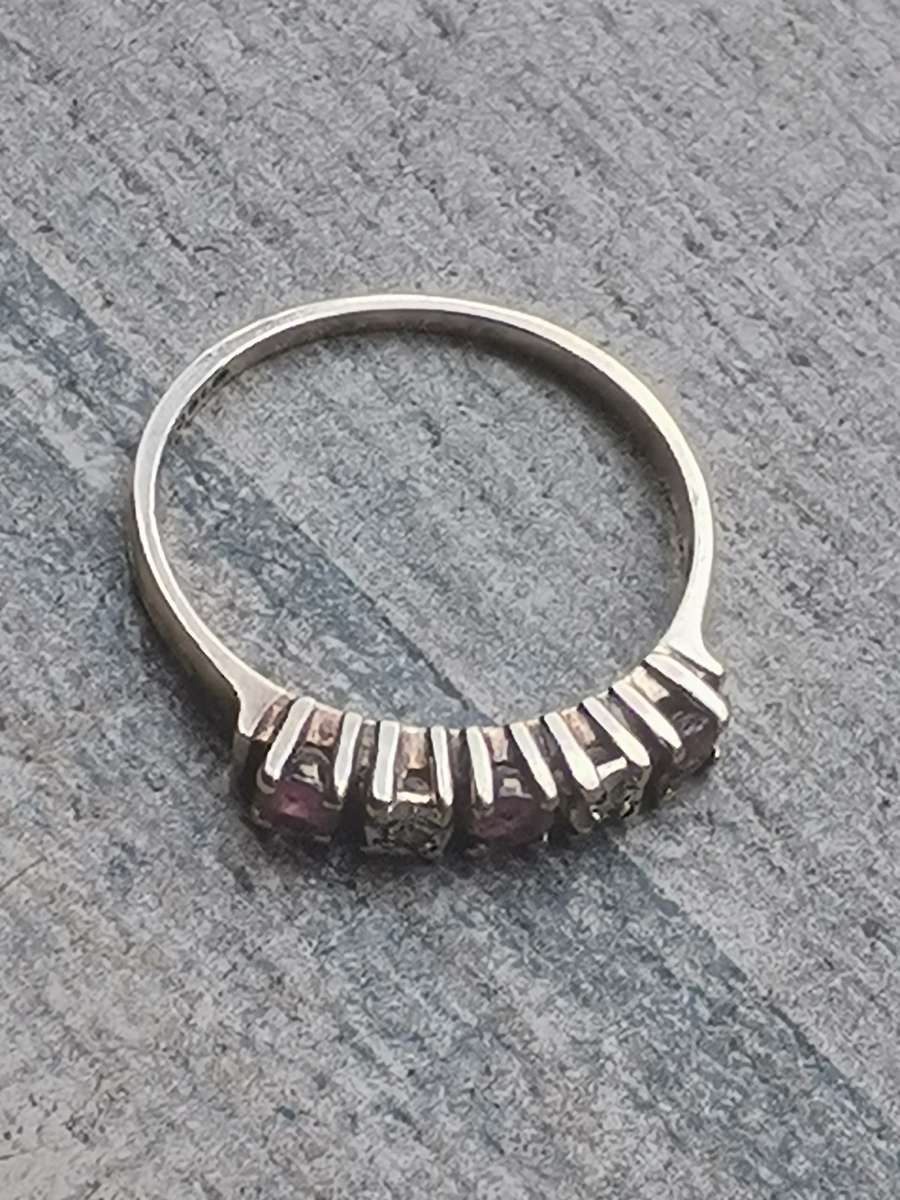 LADIES 9CT GOLD DIAMOND AND RUBY RING