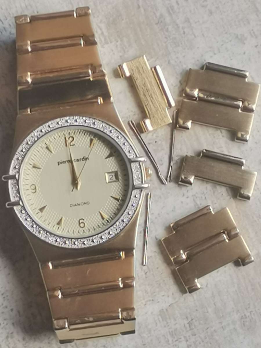 MENS PIERRE CARDIN DIAMOND WATCH IN EXCELLENT WORKING CONDITION