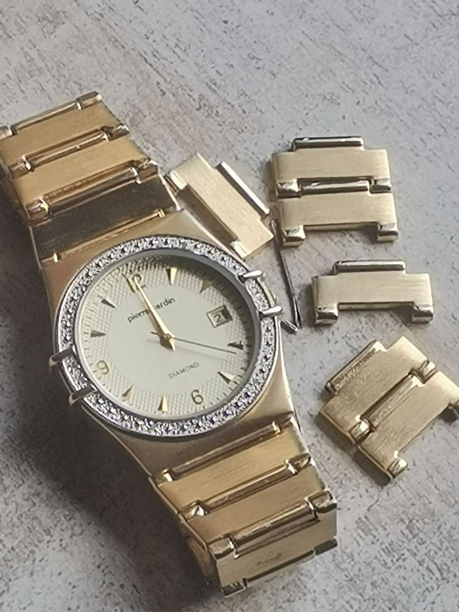 MENS PIERRE CARDIN DIAMOND WATCH IN EXCELLENT WORKING CONDITION