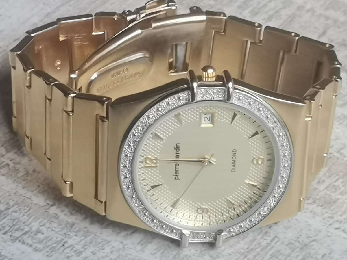 MENS PIERRE CARDIN DIAMOND WATCH IN EXCELLENT WORKING CONDITION