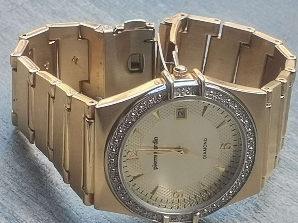 MENS PIERRE CARDIN DIAMOND WATCH IN EXCELLENT WORKING CONDITION