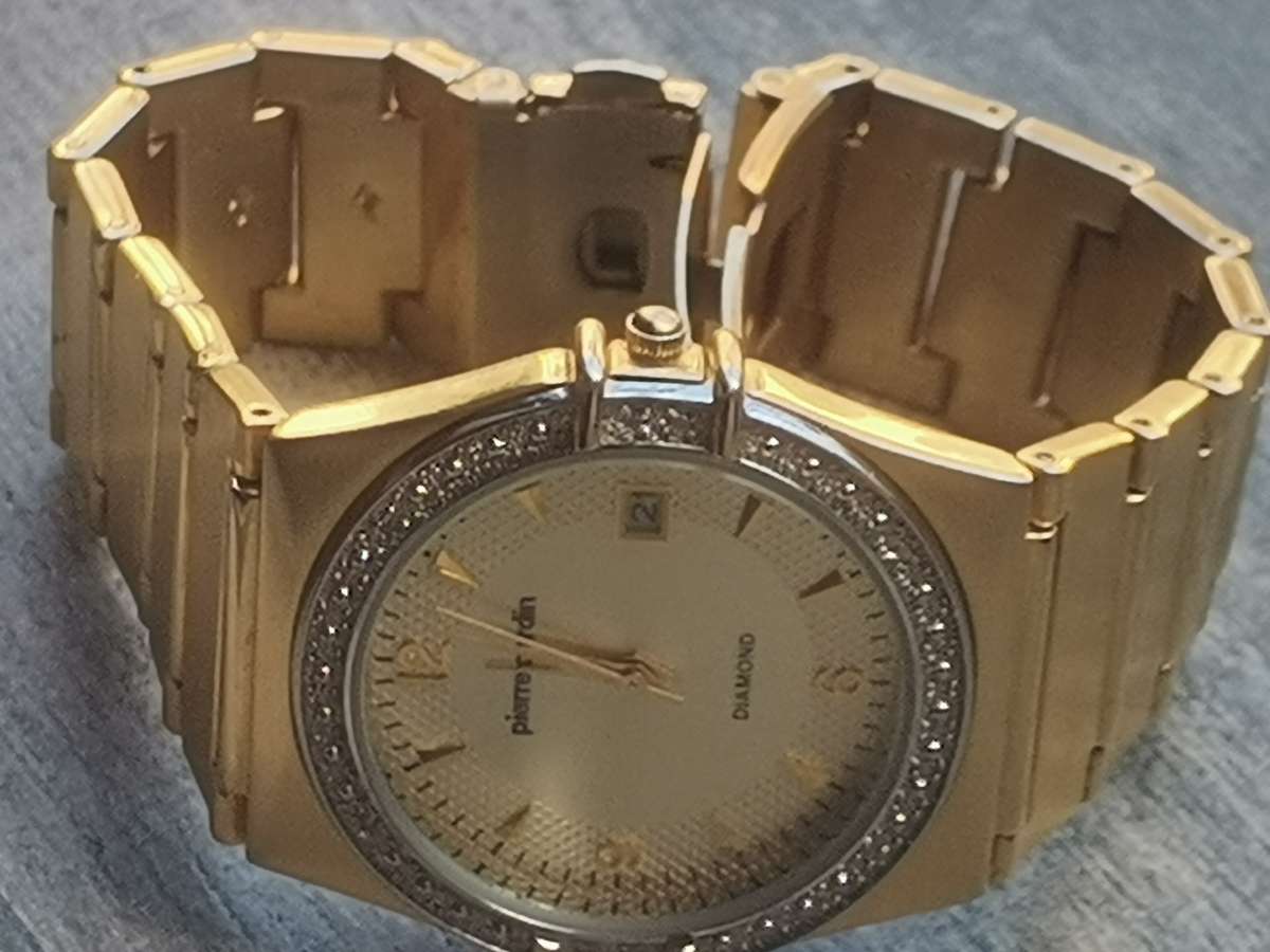 MENS PIERRE CARDIN DIAMOND WATCH IN EXCELLENT WORKING CONDITION