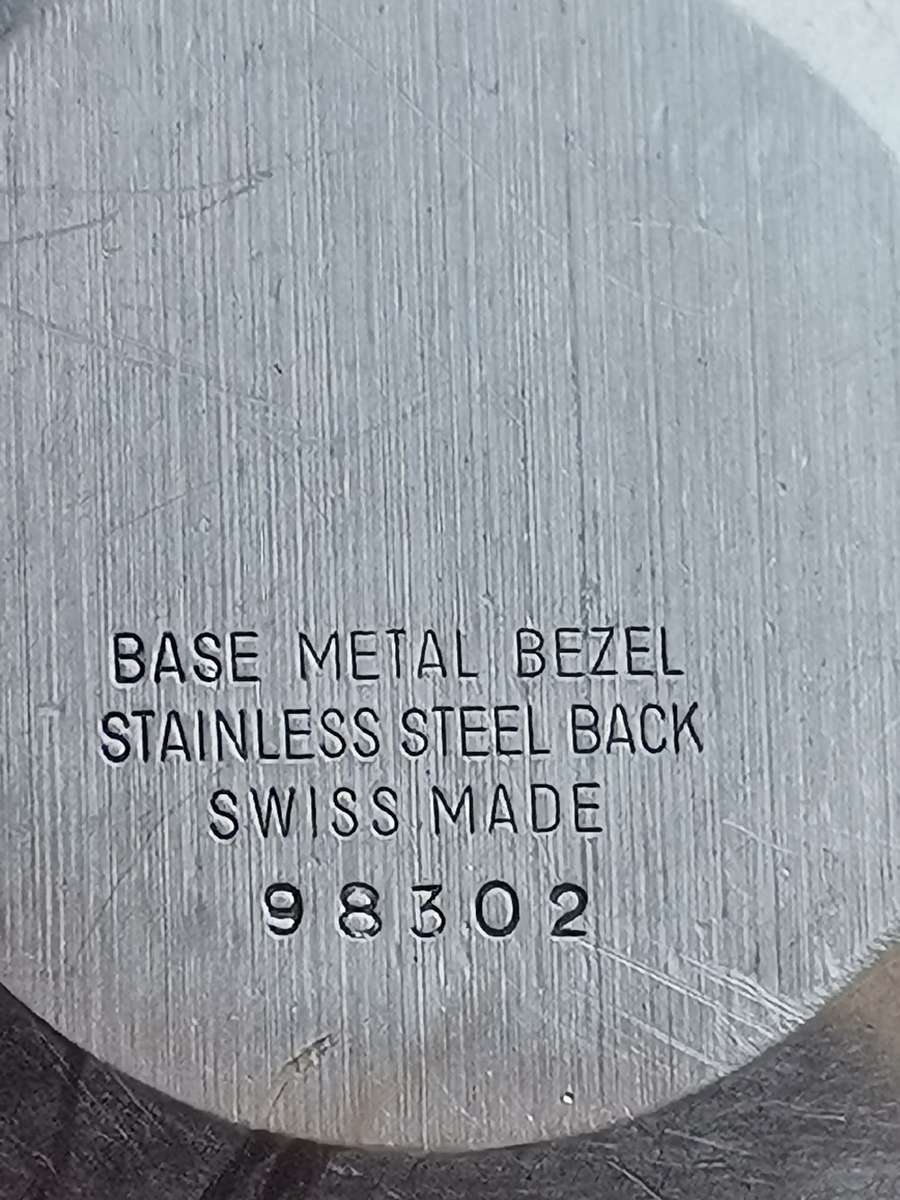 VINTAGE MENS GOLD LANCO GENEVE SWISS MADE QUARTZ WATCH - UNTESTED SELLING AS IS