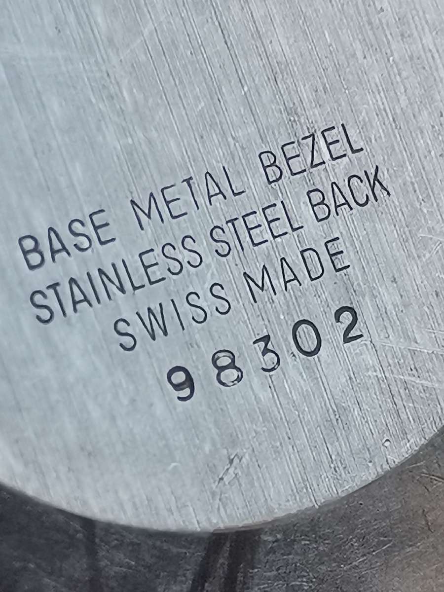 VINTAGE MENS GOLD LANCO GENEVE SWISS MADE QUARTZ WATCH - UNTESTED SELLING AS IS