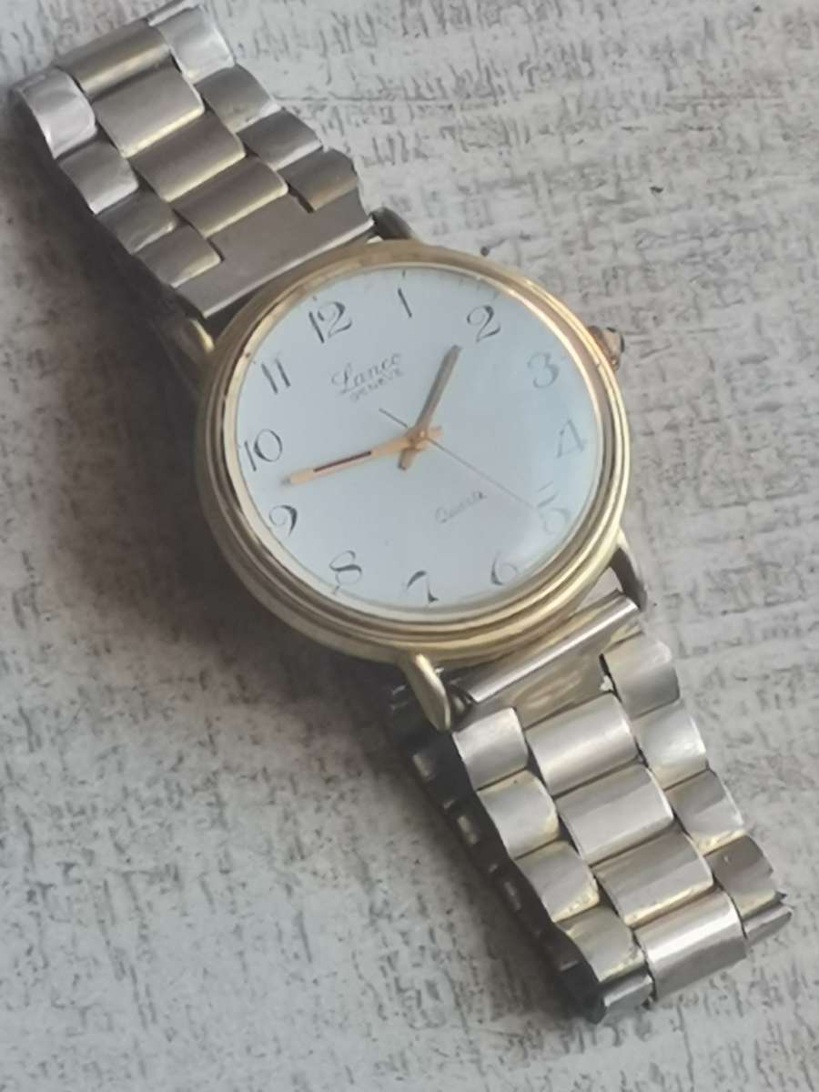 VINTAGE MENS GOLD LANCO GENEVE SWISS MADE QUARTZ WATCH - UNTESTED SELLING AS IS