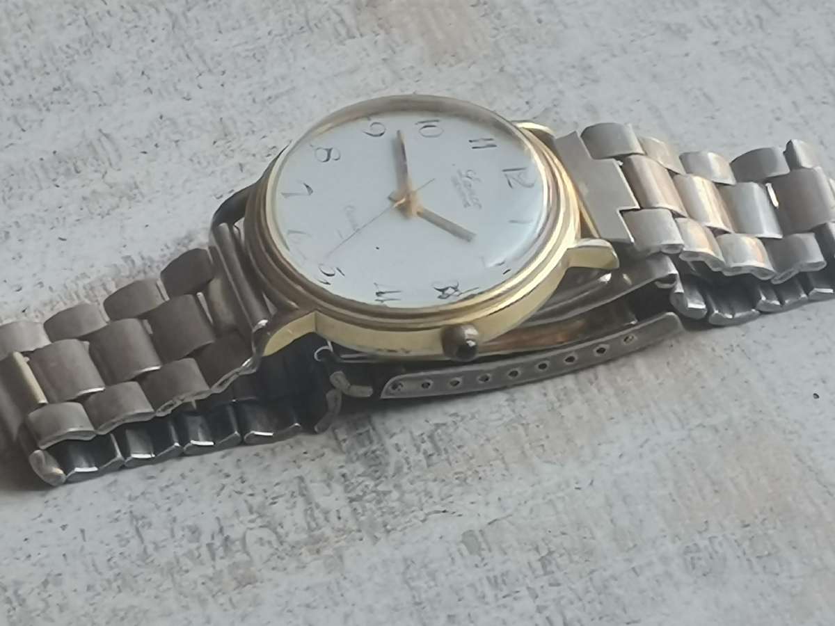 VINTAGE MENS GOLD LANCO GENEVE SWISS MADE QUARTZ WATCH - UNTESTED SELLING AS IS